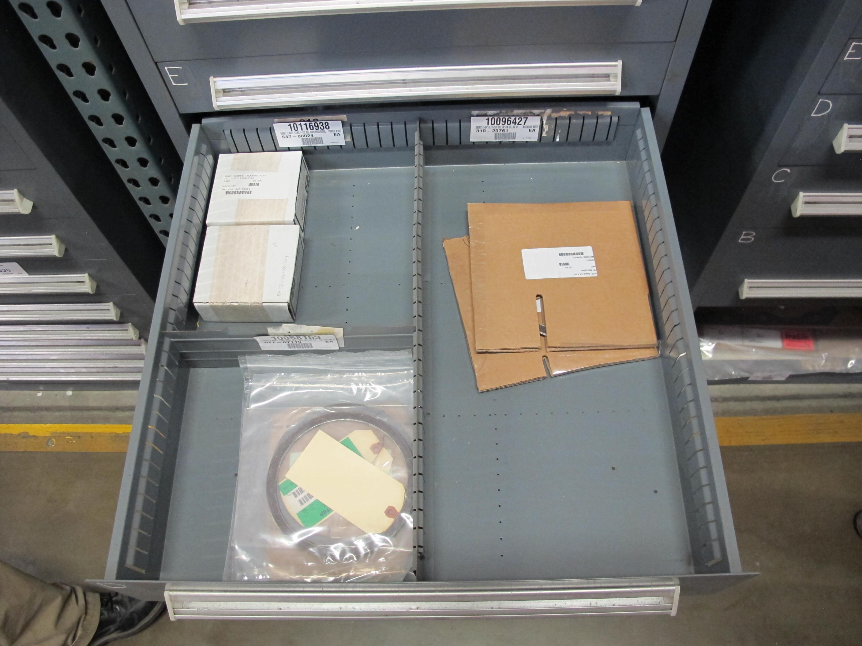 STANLEY VIDMAR HEAVY DUTY 5-DRAWER PARTS CABINET W/ CONTENTS (W-50) LOADING & HANDLING FEE $25-